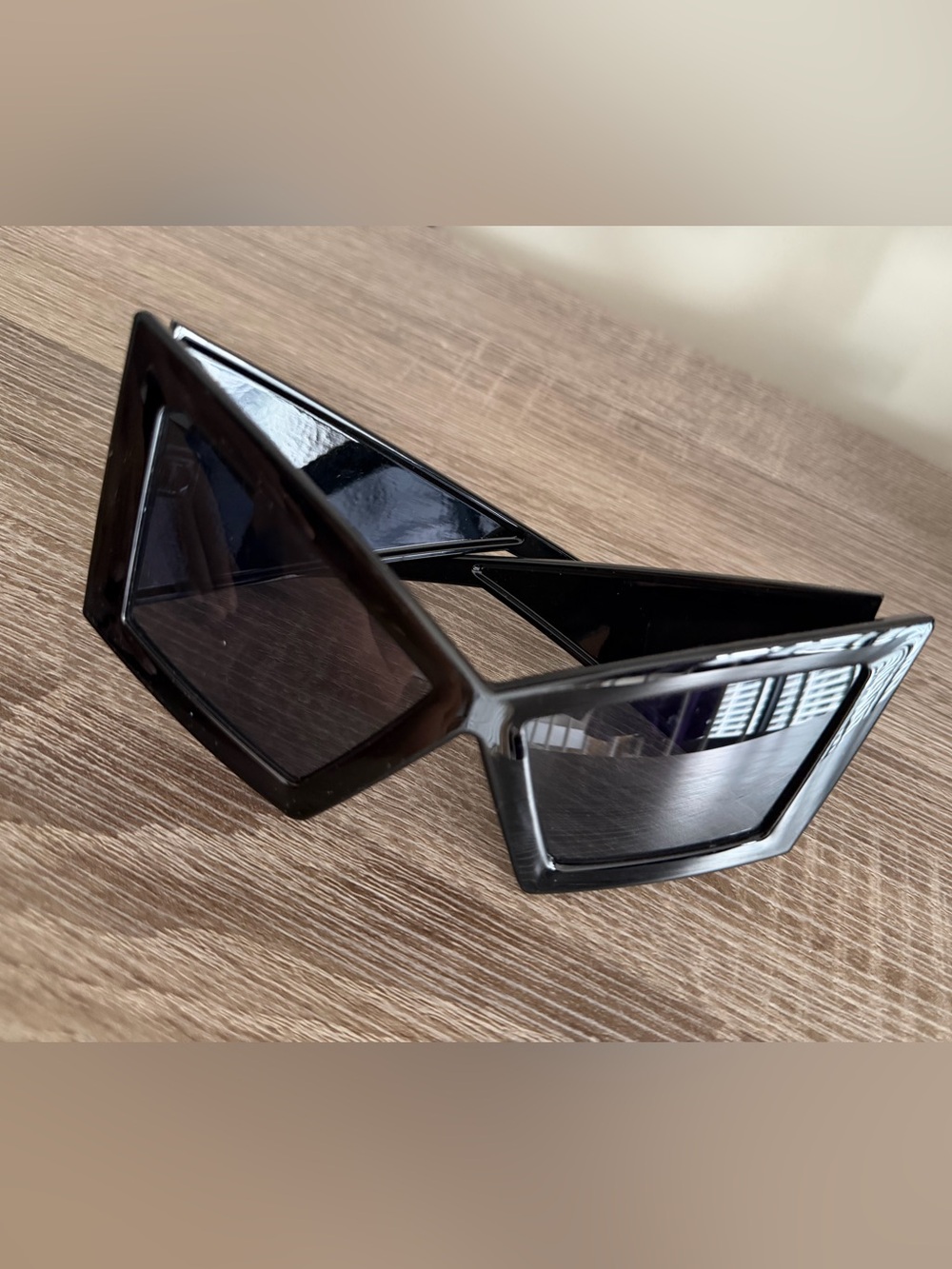 Black Angular Cat Eye Sunglasses - Women's Fashion Accessory